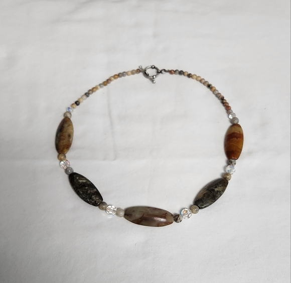 Coral Agathe Necklace with Earth Tones - Picture 2 of 3